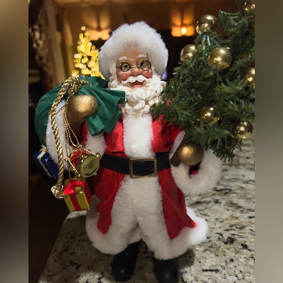 Kurt S Adler collectible Resin Santa With Christmas Tree & Present Bag - Picture 7 of 7